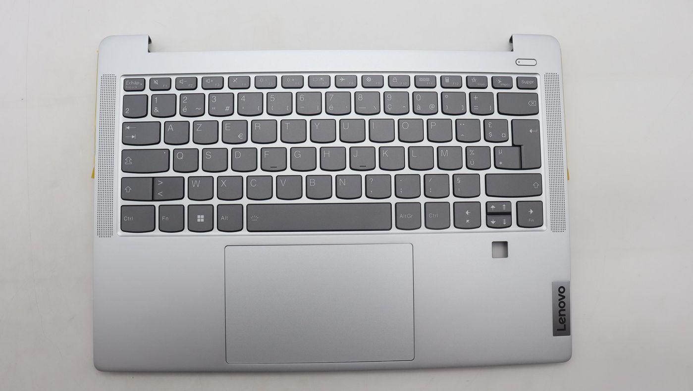 COVER UpperCase_FRA C82XD FP 