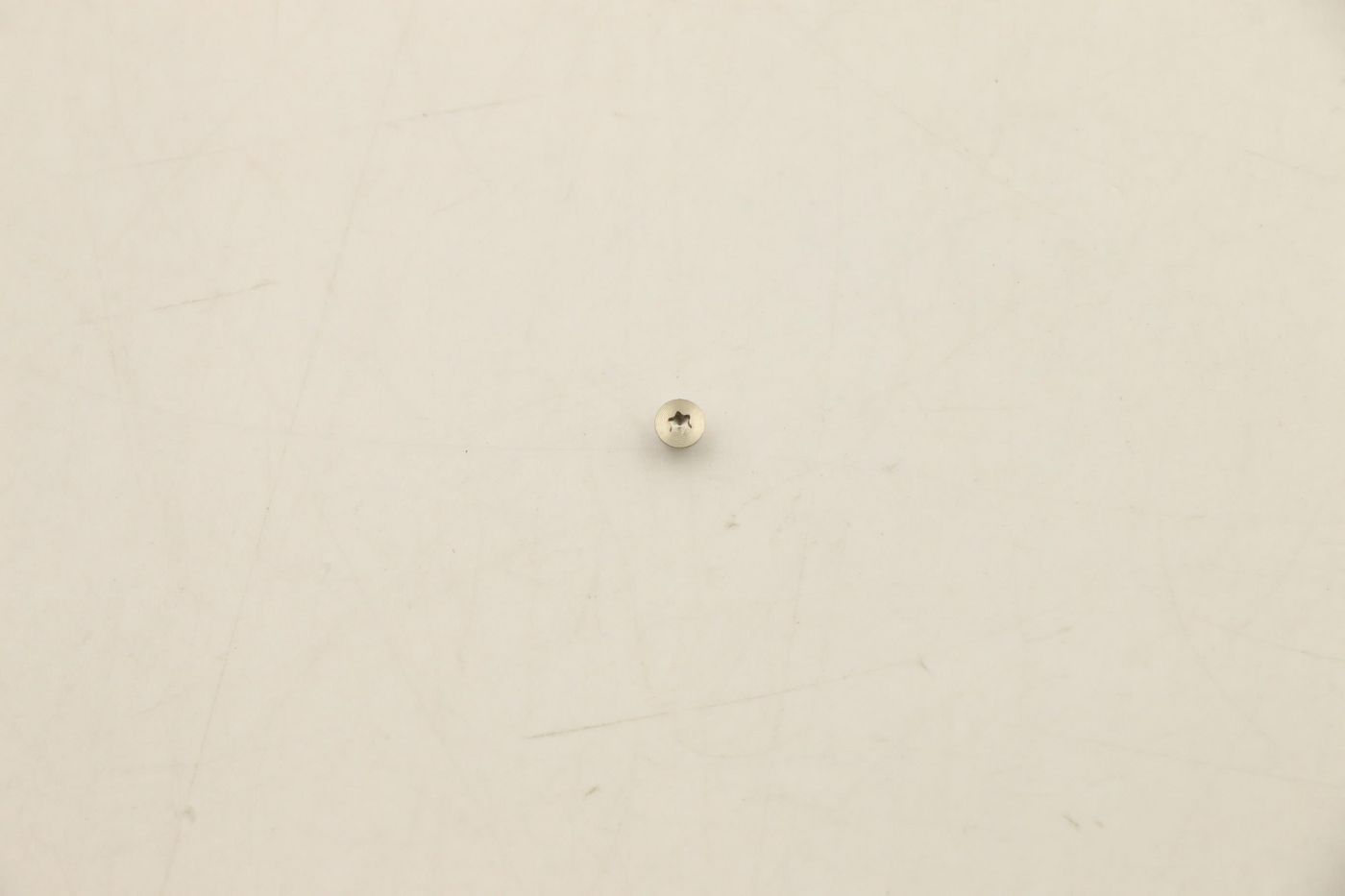 SCREW Screw L 82LU 2.0D2.6L