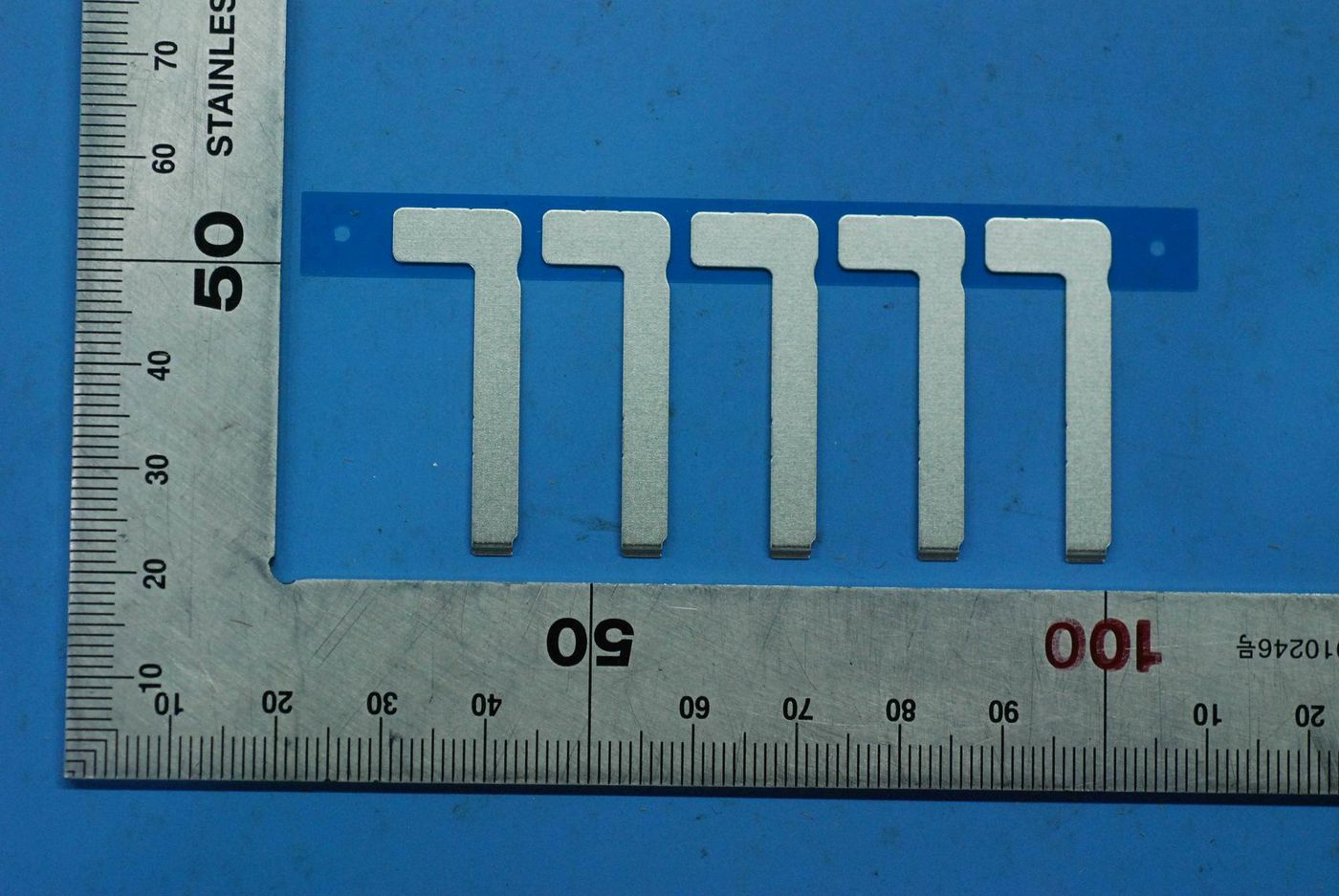 YB2_steel_conn_eink