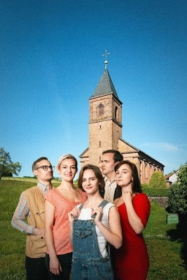 L'église reste dans le village -en plein air-