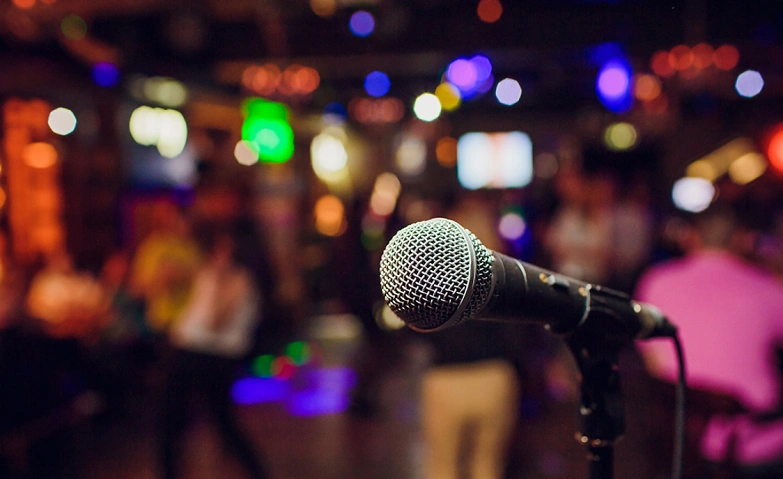 Karaoke in der U-Boot Bar!