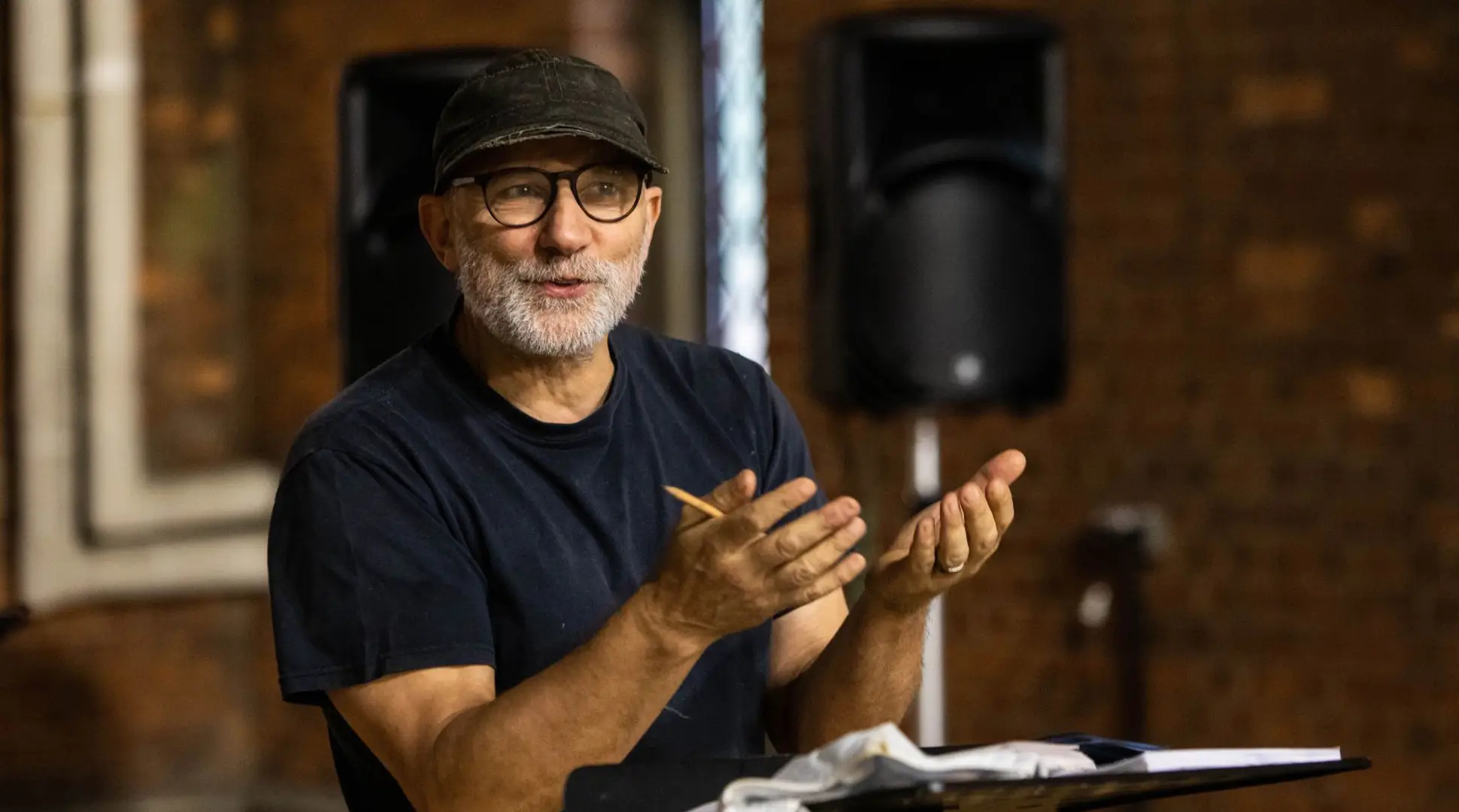 Preguntas para John - Simon McBurney
