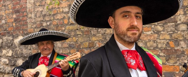 iLOS MARIACHIS! · Aramis Monroy, Hélio Monroy, Nelson Gómez & GECA soloists