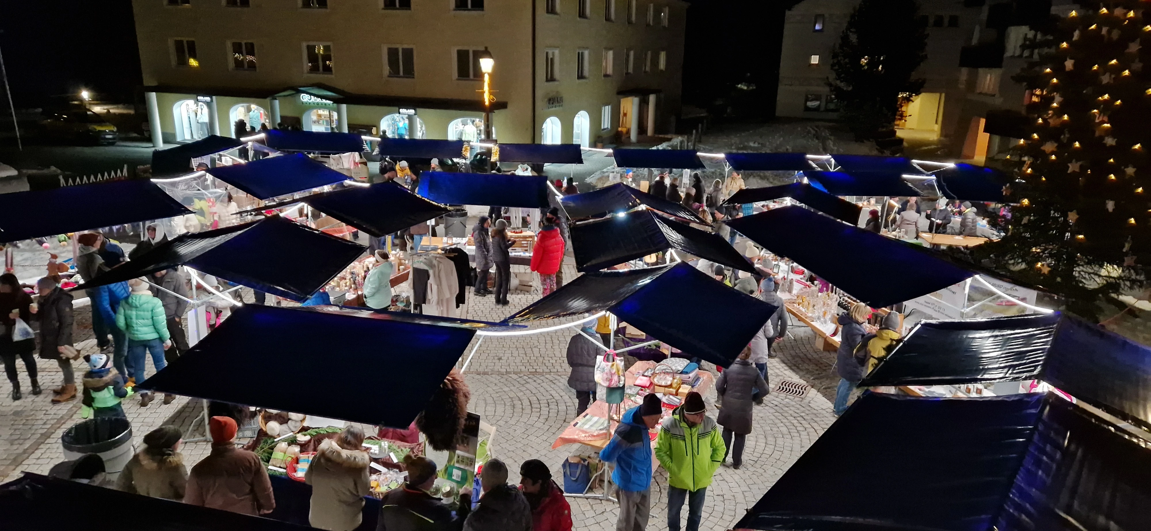 Christmas market La Punt Chamues-ch