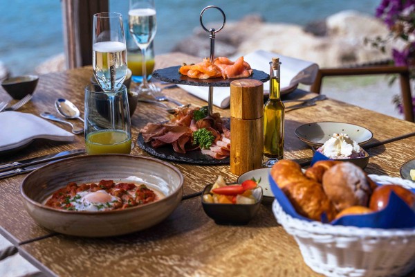 Sunday brunch at Lake Side