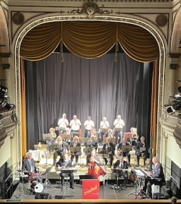 Brandheiß Bigband : "What a wonderful World"