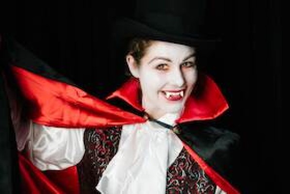 Norma and the Vampire - Halloween at Galli Theater