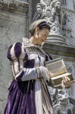 Books instead of Pictures - Printing Brings Education
