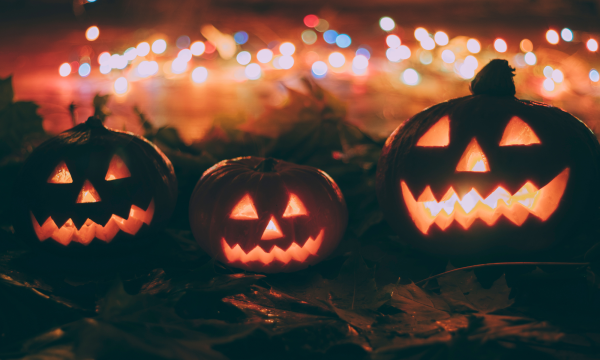Tallado de calabazas en la Oficina de Turismo de Les Diablerets