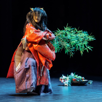 From Greek Tragedy to Nô