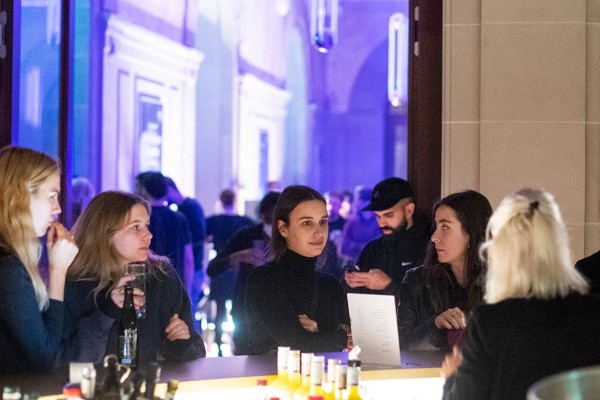 Apéropéra: rund um Company