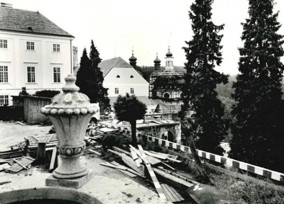 Exhibition 'Hands Write History' at Vranov Castle