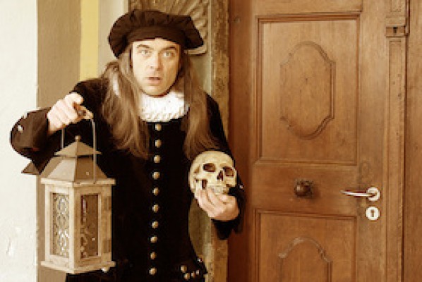 Historix-Tours: Haunted Castle, Tombs, Poltergeists - City Tour with Actors