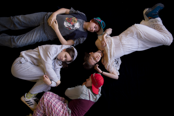 Momoll Theater Youth Club - In the Mirror of Others