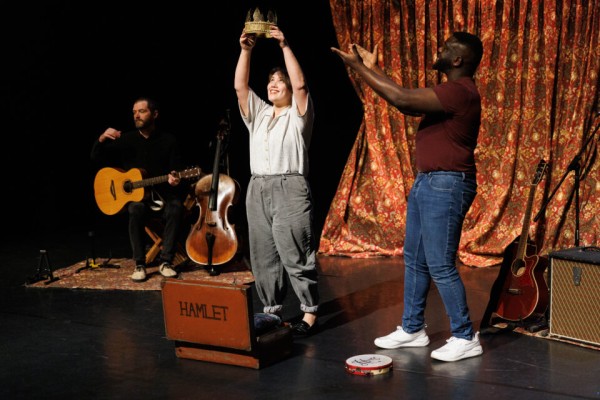 Hamlet – Shakespeare from the Suitcase