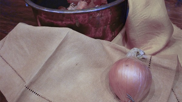 Walnuts, ivy and onions: ink and dye recipes