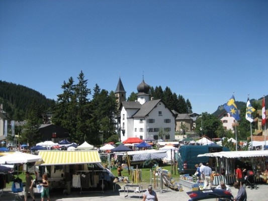 Parpaner Sunday market