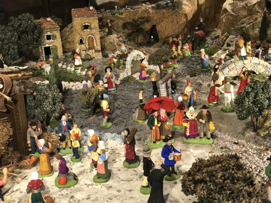 Guided Tour: A Nativity Scene from Provence as a Guest