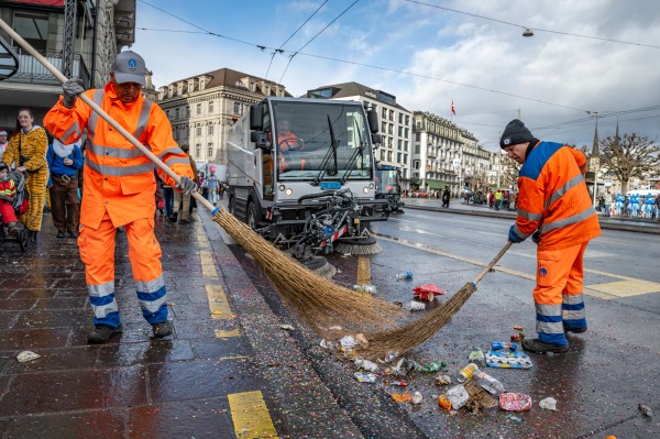 Theatre Tour: Shine and Trash – Welcome to Cleanland Switzerland!