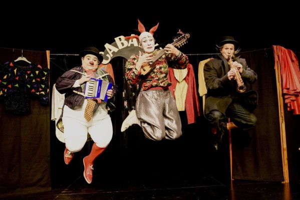 Famiglia Dimitri mit - Cabaret Sorelle Forelle