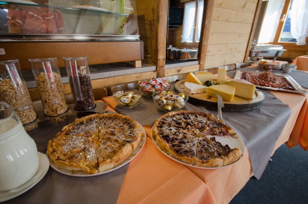 Alpine breakfast à discrétion in the Mostelberg mountain inn