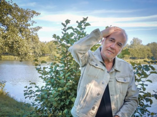 Lectura: Hansjörg Schertenleib lee de su última novela «Für die Katz»