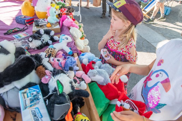 Flohmarkt auf dem Schulhaus-Pausenplatz