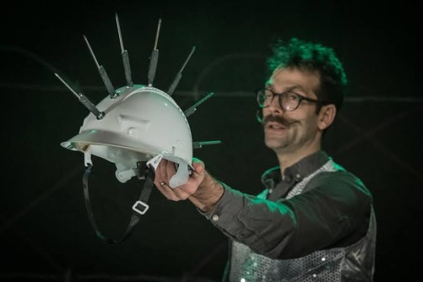 Cabinet de Curiosités de Jonglerie – Frères en Astuce