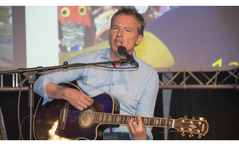Ueli Schmezer & die Chinderland-Band