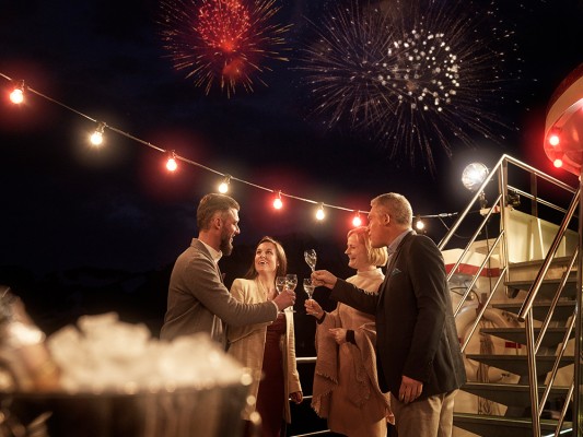 Crucero de fin de año en el lago de Thun con "Chronicles of Sunshine"