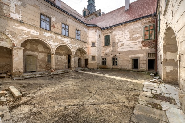 Burgenführungen in Uherčice mit Martin Koplík