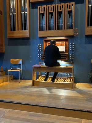 Organ music by candlelight in the Church of St. Luzi during Advent with Andrea Kuratle