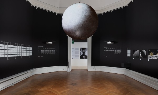 Chasing Time: Guided tour in English
