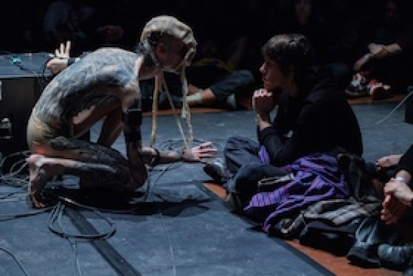 Ex silens. Un ritual comunal de reconfiguración sensorial