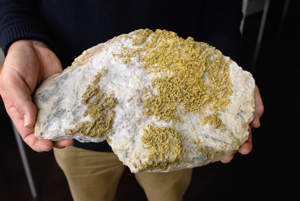Gold – silent anchor of the financial system?