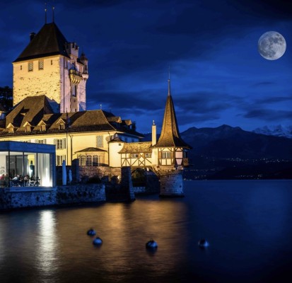 Full Moon Dinner