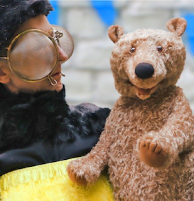 The Lazy Bear Escapes - Play and Puppet Show for Children