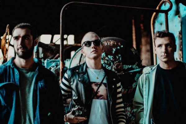 Two Door Cinema Club – Tourist History 15th Anniversary