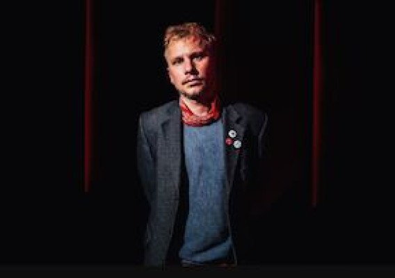 Robert Stadlober singt und liest Tucholsky