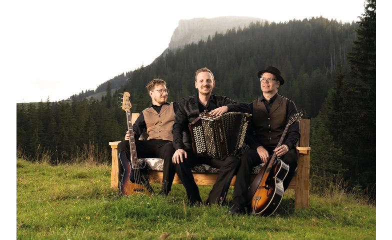 Julian von der Flühe Trio // Alpine Folk