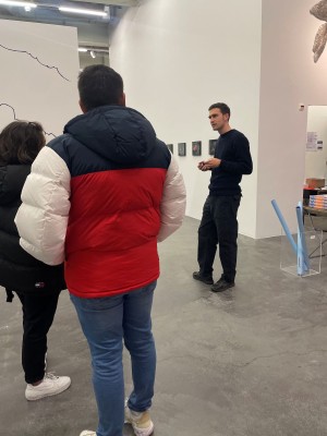 Recorrido por las exposiciones de Ayo Akingbade y Caspar Heinemann con Michael Zimmermann