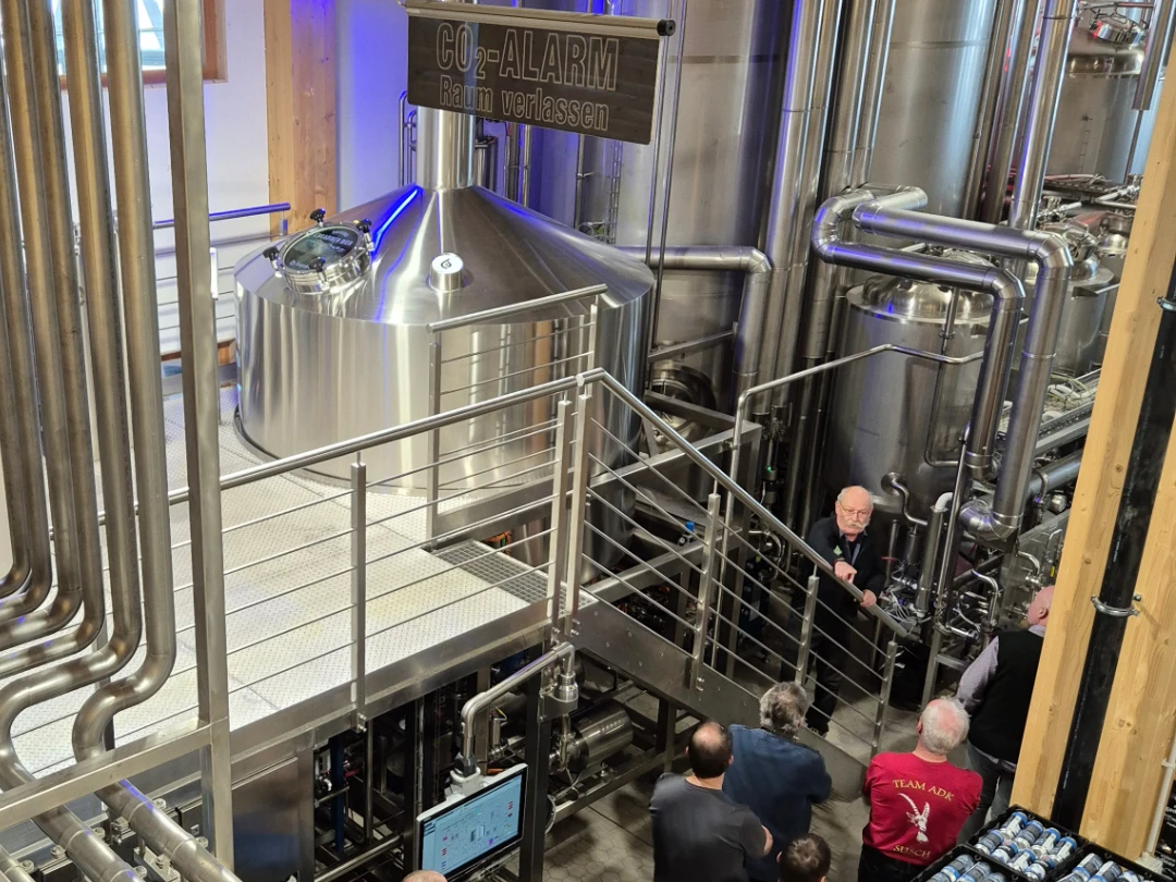 Visita a la fábrica en la cervecería Engadiner Bier
