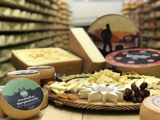 Cheese Tasting in the "Salon suisse" with a Visit to the Einsiedeln Dairy