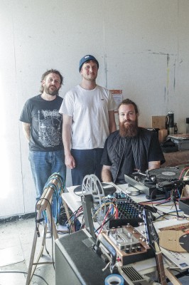 OOOO: Squall - Actuación con Jaronas Höhener, Flo Hufschmid y Yannick Mosimann