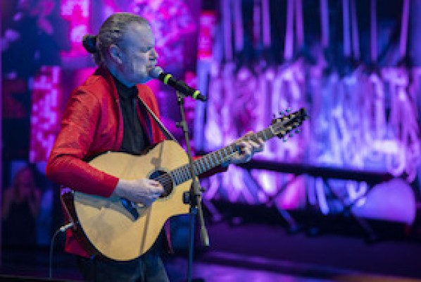 Beppe Gambetta at Folkclub Prisma e. V. Pforzheim - Italian acoustic guitarist and singer