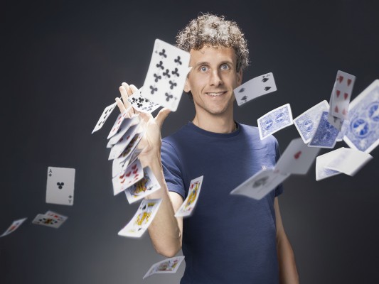 Magician Lionel Dellberg: Between Illusion and Truth. On the Boundaries of Perception