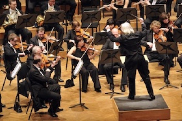 Antonín Dvořák, Sinfonía No. 9 - "Desde el Nuevo Mundo" y P. Tchaikovsky, "Romeo y Julieta" - Obertura