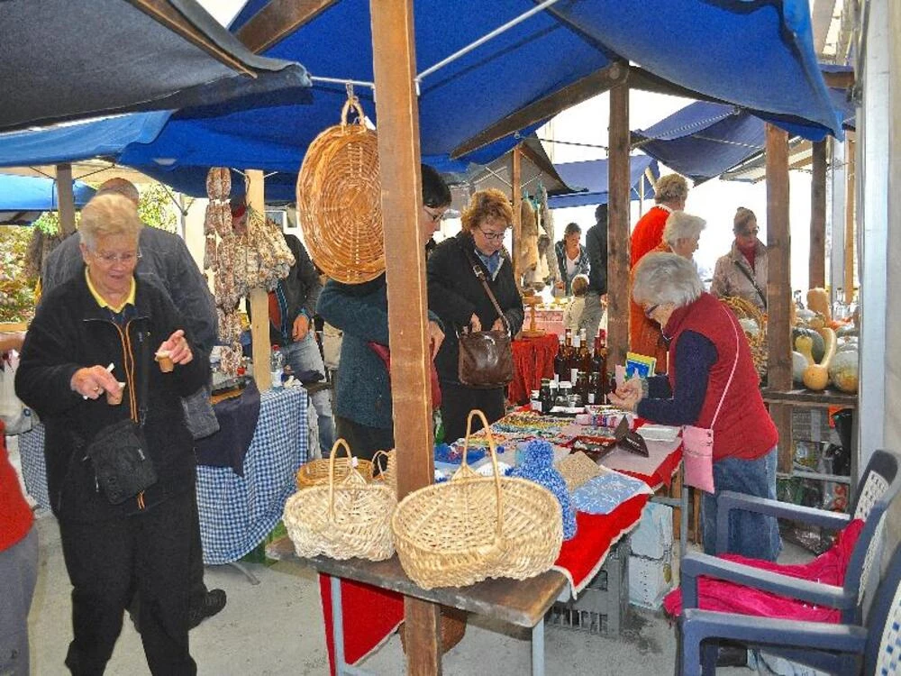 Mercado de otoño de agricultores y artesanos de la val Rovana