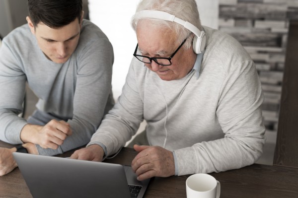 Problem solved: Coffee at the PC & Mobile for Seniors