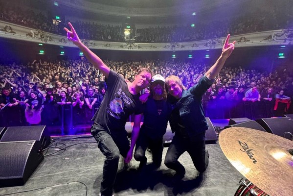 Ash - 1977 30th Anniversary Tour